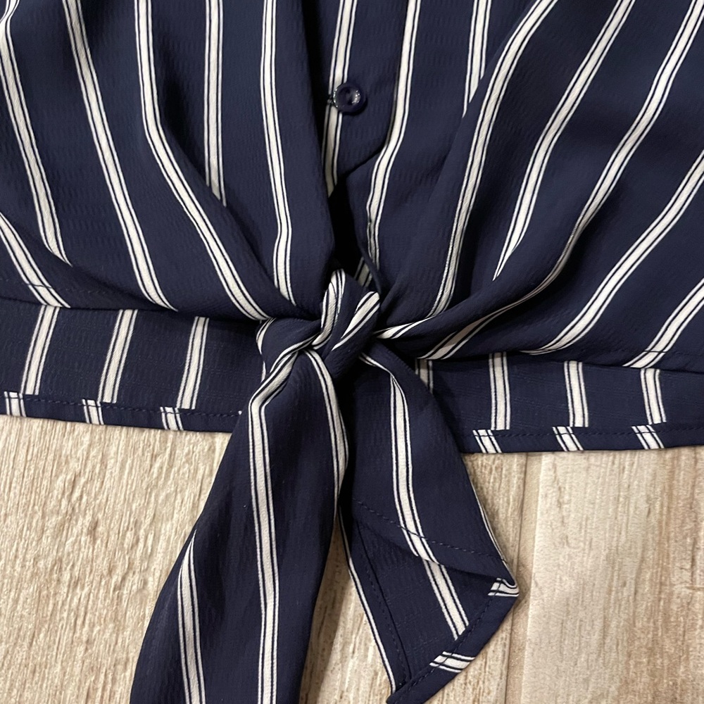 Striped Button Down Crop Top - Picture 2 of 5